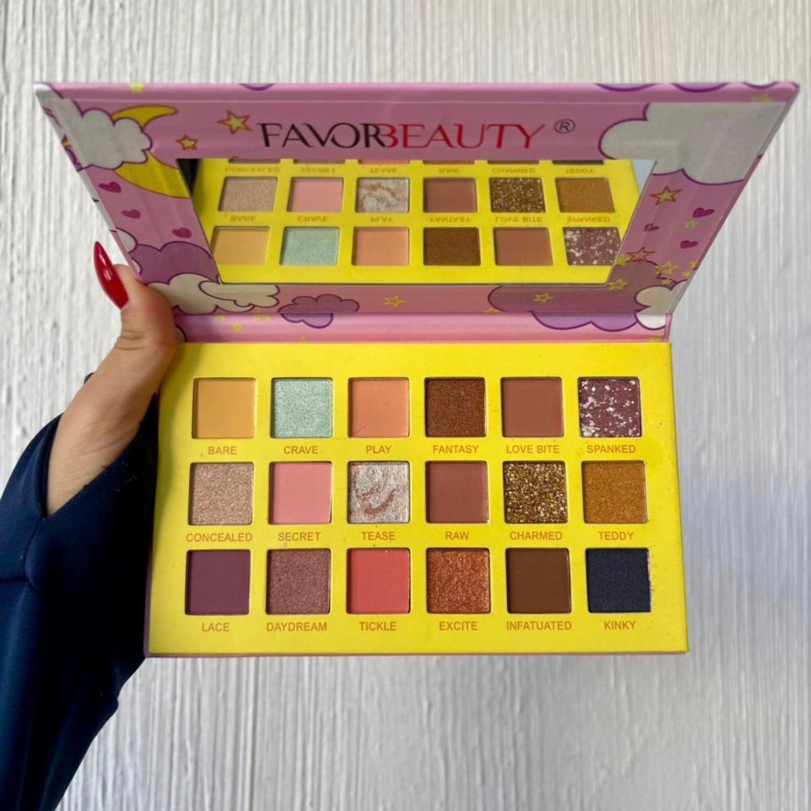 PALETA DE SOMBRAS DE 18 COLORES